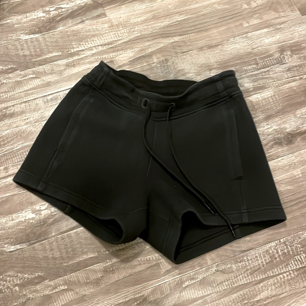 Lululemon Black short